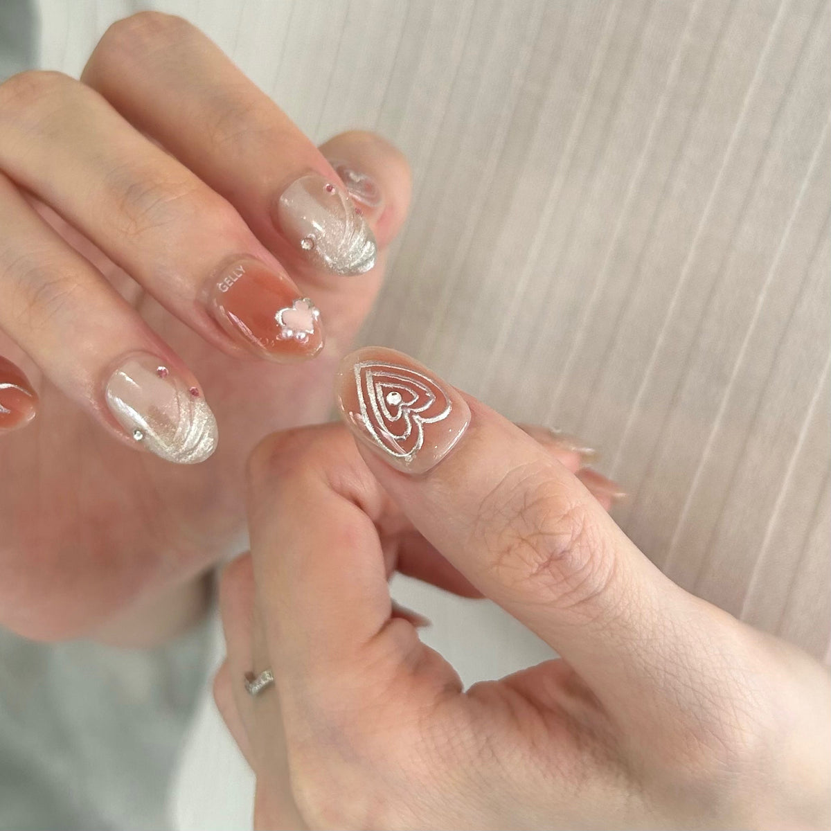 Sweet-cool Silver Retro Hearts Press On Nails